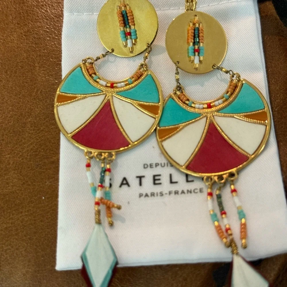Satellite Paris dangle earrings EUC
